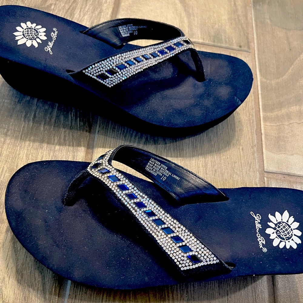 Yellow Box size 10 shoes